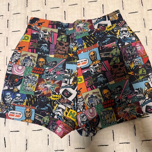 Star Wars Comic Cuffed Shorts - Picture 2 of 3